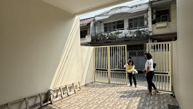 Rumah Dijual di Tanjung Duren, Jakarta Barat, LB 90m², Harga Kompetitif!