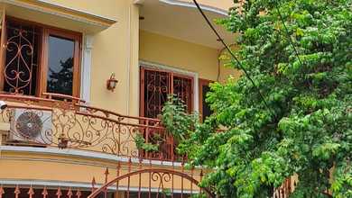Kesempatan Rumah di Duri Kepa, Jakarta Barat, LB 220m², Harga 2,5 Miliar