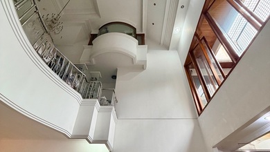 Rumah Mewah di Sunrise Garden, Jakarta Barat, 7 KT, LT 329m²