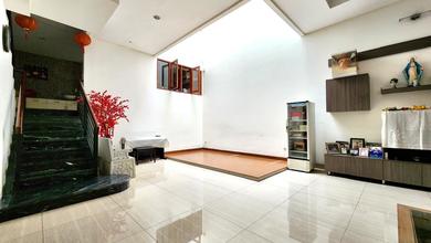 Rumah Elite di Kawasan Green Ville, Jakarta Barat, LB 650m², Harga 8,5 Miliar