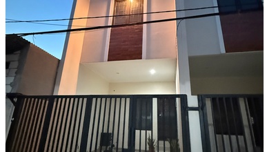 Rumah Dijual di Duri Kepa, Jakarta Barat, LB 140m², Harga Kompetitif!