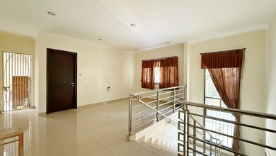 Kesempatan Eksklusif, rumah Mewah di Tanjung Duren, Jakarta Barat, LB 440m²