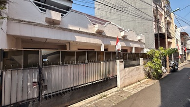 Rumah Siap Huni di Area Tanjung Duren, Jakarta Barat, LT 121m²