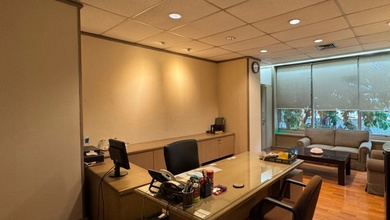 Dijual gedung 4 lantai Menteng dekat dengan Wahid Hasyim 