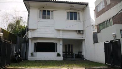 Hunian Elegan di Pejaten, Jakarta Selatan, 5 Kamar Tidur, LT 200m²