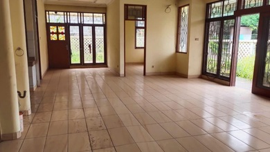 Rumah Area Luxury Intercon, Jakarta Barat - Harga Menarik 4,2 Miliar