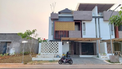 Rumah Area Premium Karang Tengah, Tangerang - Harga Terbaik 4,8 Miliar