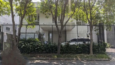 Penawaran Langka, rumah Mewah di Citraland, Surabaya, LB 420m²