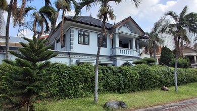Kesempatan Eksklusif, rumah Mewah di Pakuwon Indah, Surabaya, LB 630m²