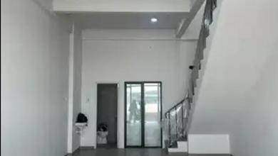 Ruko Baru Gress di Grand Eastern Hill Sukolilo, Depan Club House