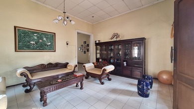 Rumah Elegan di Kebon Jeruk, Jakarta Barat, 7 KT, LT 400m²