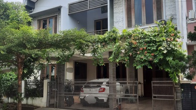 Kesempatan Langka, rumah Prestisius di Sektor 9-Bintaro, Tangerang Selatan, LB 242m²