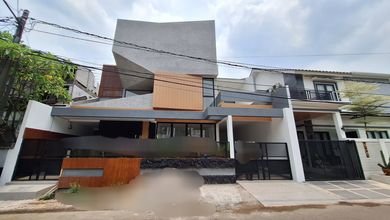 Rumah Mewah di Sektor 9-Bintaro, Tangerang Selatan, 4 KT, LT 180m²