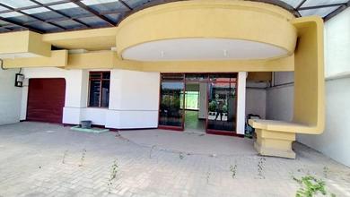 Penawaran Langka, rumah Mewah di Manyar, Surabaya, LB 310m²