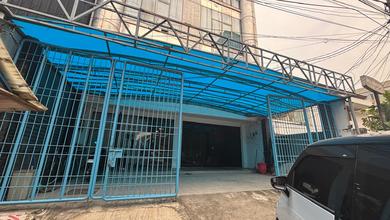 Disewakan Ruko 4½ Lantai Di Boulevard Raya (lnn)