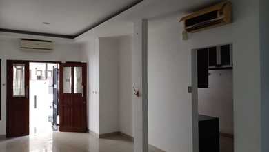 Properti Siap Huni di Kawasan Green Ville, Jakarta Barat, LT 90m²