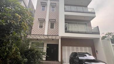 Rumah Mewah di Alam Sutera, Tangerang, 6 Kamar Tidur, LT 300m²