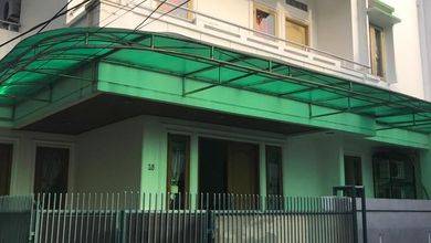 Jual Rumah Siap Huni di Tanjung Duren, Jakarta Barat, LT 143 m2