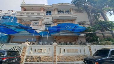 Rumah Elegan di Pademangan, Jakarta Utara, 9 Kamar Tidur, LT 430m²