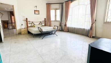 Hunian Elegan di Intercon, Jakarta Barat, 6 Kamar Tidur, LT 450m²