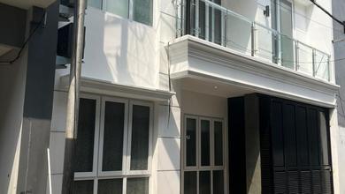 Rumah Elite di Kawasan Rawa Belong, Jakarta Barat, LB 243m², Harga 3,5 Miliar