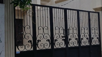 Rumah Mewah di Kemanggisan, Jakarta Barat, 3 Kamar Tidur, LT 136m²