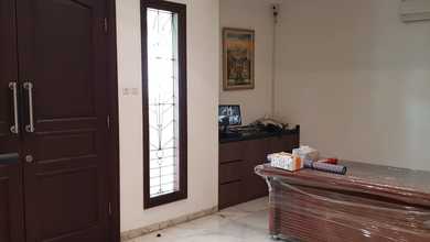 Rumah Elegan di Intercon, Jakarta Barat, 5 KT, LT 300m²