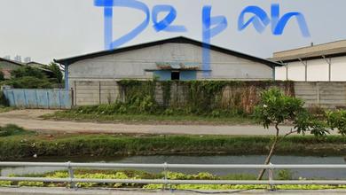 Gudang Pluit samping jalan tol