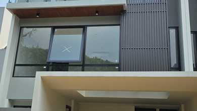 For Sale rumah Mewah di Lebak Bulus, Jakarta Selatan - LT 104m²