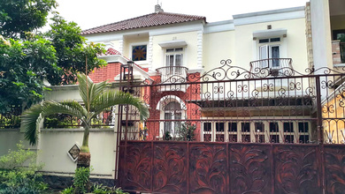 Penawaran Eksklusif, rumah Mewah di Villa Melati Mas, Tangerang Selatan, LB 370m²