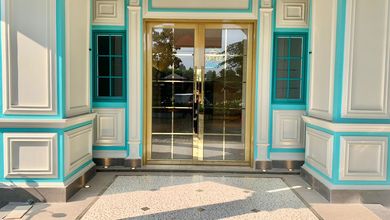 Ruko full renov bergaya parisian di kantung Bintaro