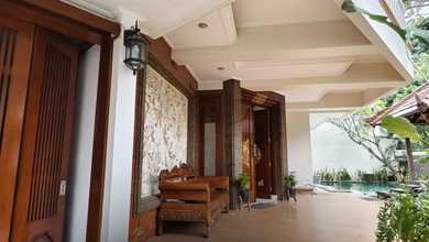 Rumah Sewaan Area Pondok Indah, Jakarta Selatan, LB 600m²,  KT