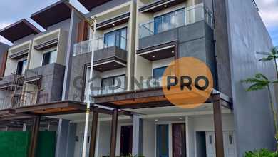 Rumah Mewah di Pondok Indah, Jakarta Selatan, 5 Kamar Tidur, LT 120m²