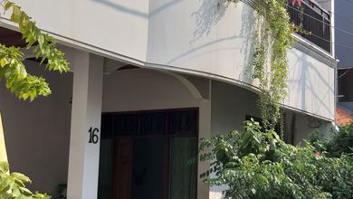 Penawaran Langka, rumah Prestisius di Pulo Asem, Jakarta Timur, LB 180m²