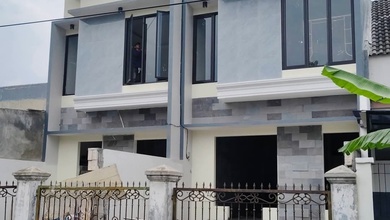 Rumah Dijual di Gununganyar, Surabaya, LB 150m², Harga Terbaik!