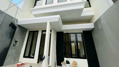 Jual Rumah Megah Luas 115 m2 Kawasan Rungkut, Surabaya