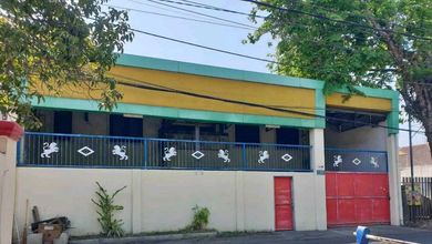 Kesempatan Eksklusif, rumah Prestisius di Wonocolo, Surabaya, LB 650m²