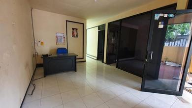 Kesempatan Rumah di Kutisari, Surabaya, LB 105m², Harga 1,3 Miliar