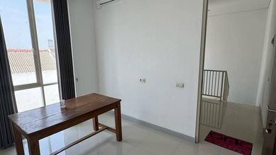 Kesempatan Rumah di Tenggilis Mejoyo, Surabaya, LB 125m², Harga 2,35 Miliar