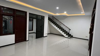 Rumah Dijual di Mulyorejo, Surabaya, LB 150m², Harga Kompetitif!