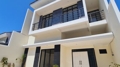 Properti Siap Huni di Area Rungkut, Surabaya, LT 180m²