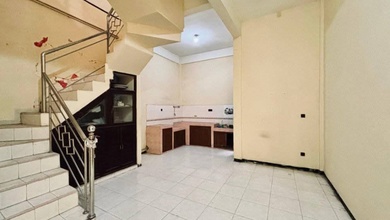 Rumah Siap Huni di Area Gresik Kota, Gresik, LT 126m²