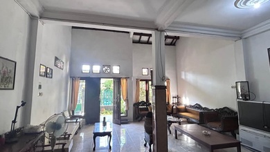 Kesempatan Rumah di Kutisari, Surabaya, LB 160m², Harga 1,92 Miliar