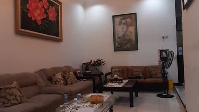 Kesempatan Rumah di Rungkut, Surabaya, LB 135m², Harga 1,3 Miliar