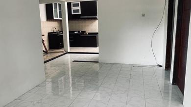 DISEWAKAN RUMAH SIAP HUNI LOKASI GUNUNG ANYAR DEKAT RAYA MERR UPN PELAYARAN