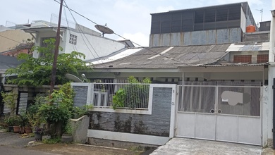 Rumah Mewah di Pulomas, Jakarta Timur, 4 Kamar Tidur, LT 160m²