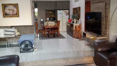 Rumah Mewah di Rawamangun, Jakarta Timur, 5 Kamar Tidur, LT 215m²