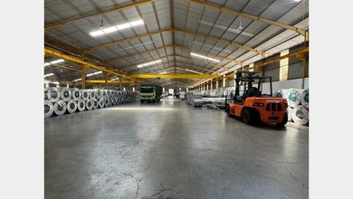 Pabrik besi baja aktif area Kepatihan, Gresik akses kontainer 40 feet