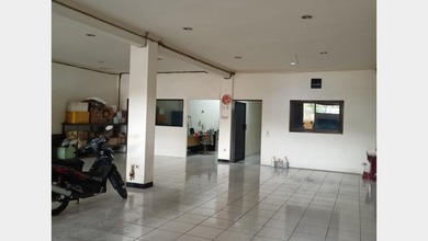 Rumah usaha / Ruko 2,5 lantai nol jalan Raya Kenjeran lebar 10 meter zona komersial jalan kembar