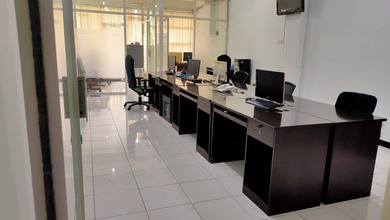 Kantor full furnished siap pakai dalam Ruko Icon 21 nol jalan MERR